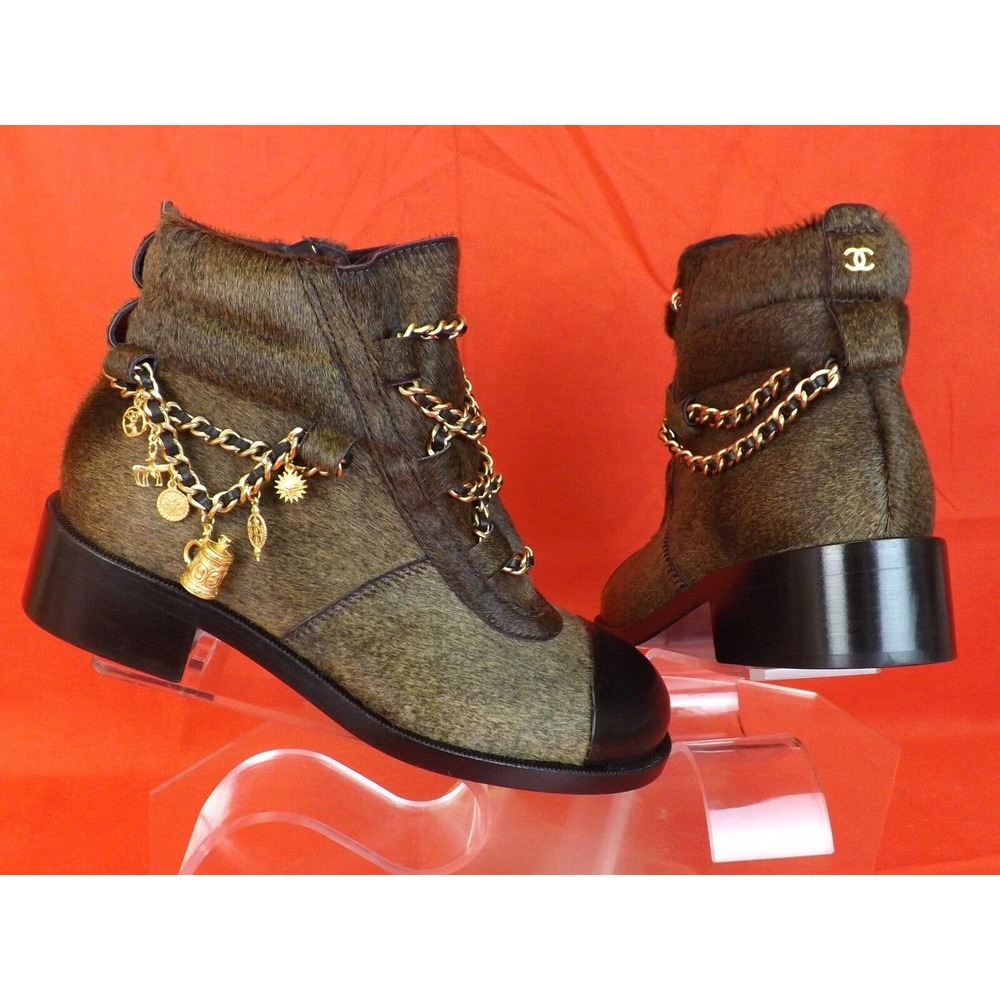 NIB CHANEL BROWN GOLD CHARMS CHAIN BLACK CAP TOE PONY HAIR ANKLE BOOTS 38.5 $2K